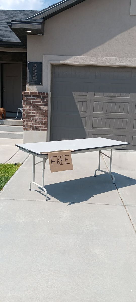 FREE 6ft x 2ft Folding Leg Table