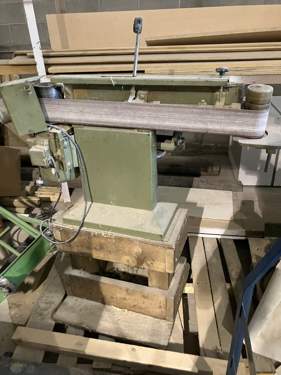 Daihatsu Belt sander
