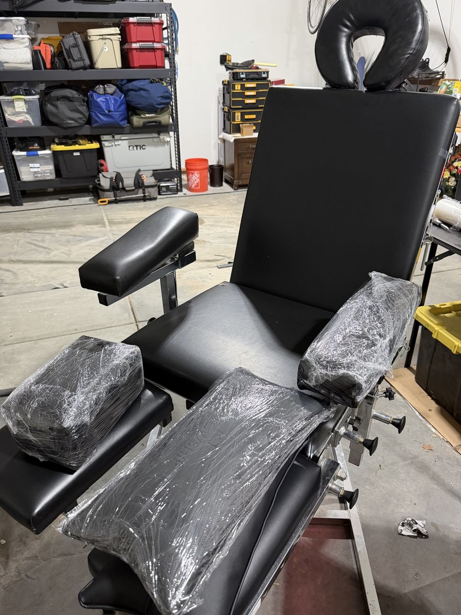 Adjustable Black Salon Tattoo Chair Bed with Hydraulic Base heavy duty