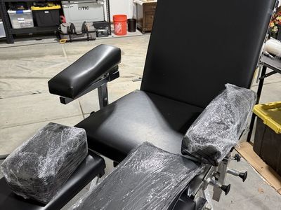 Adjustable Black Salon Tattoo Chair Bed with Hydraulic Base heavy duty