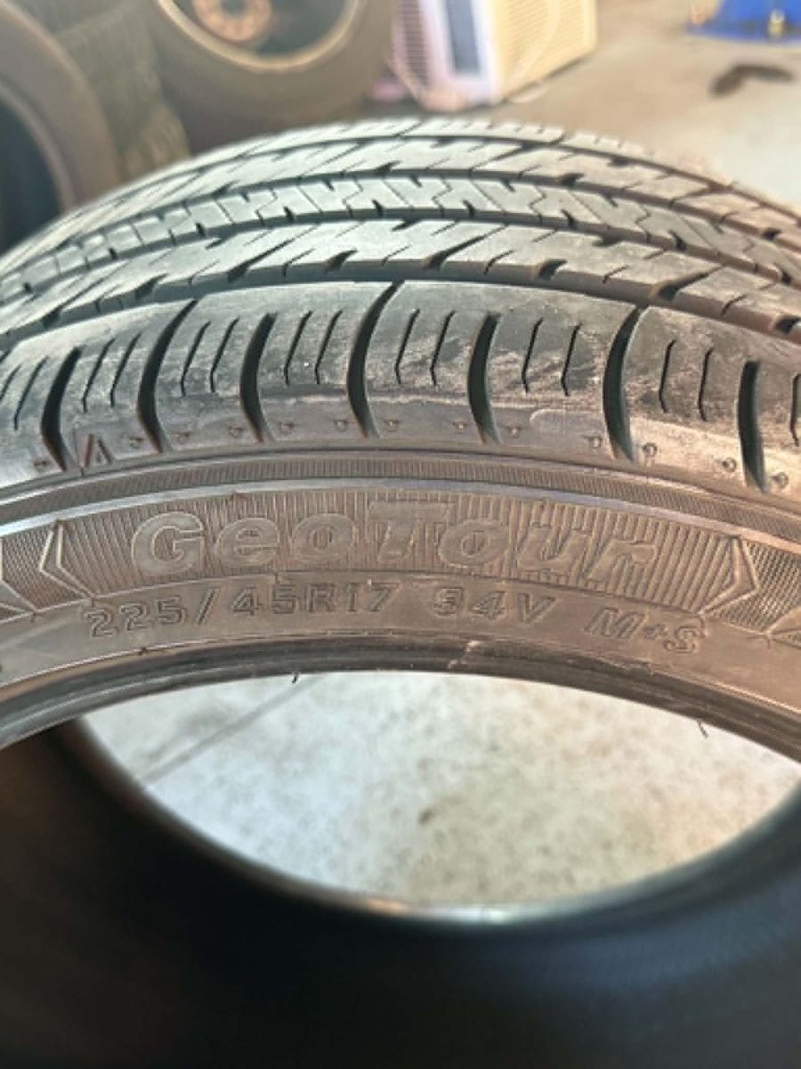 225 45 17 SUMITOMO GEOTOUR