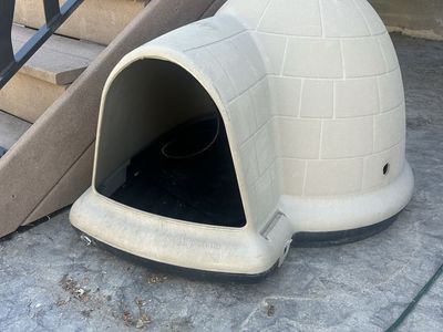 Dog House Igloo With Heat Pad