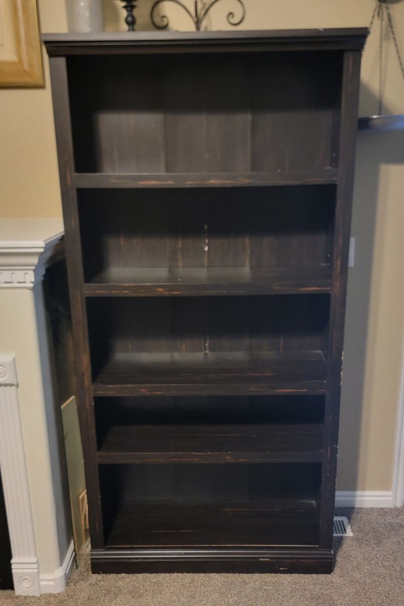 2 bookcases