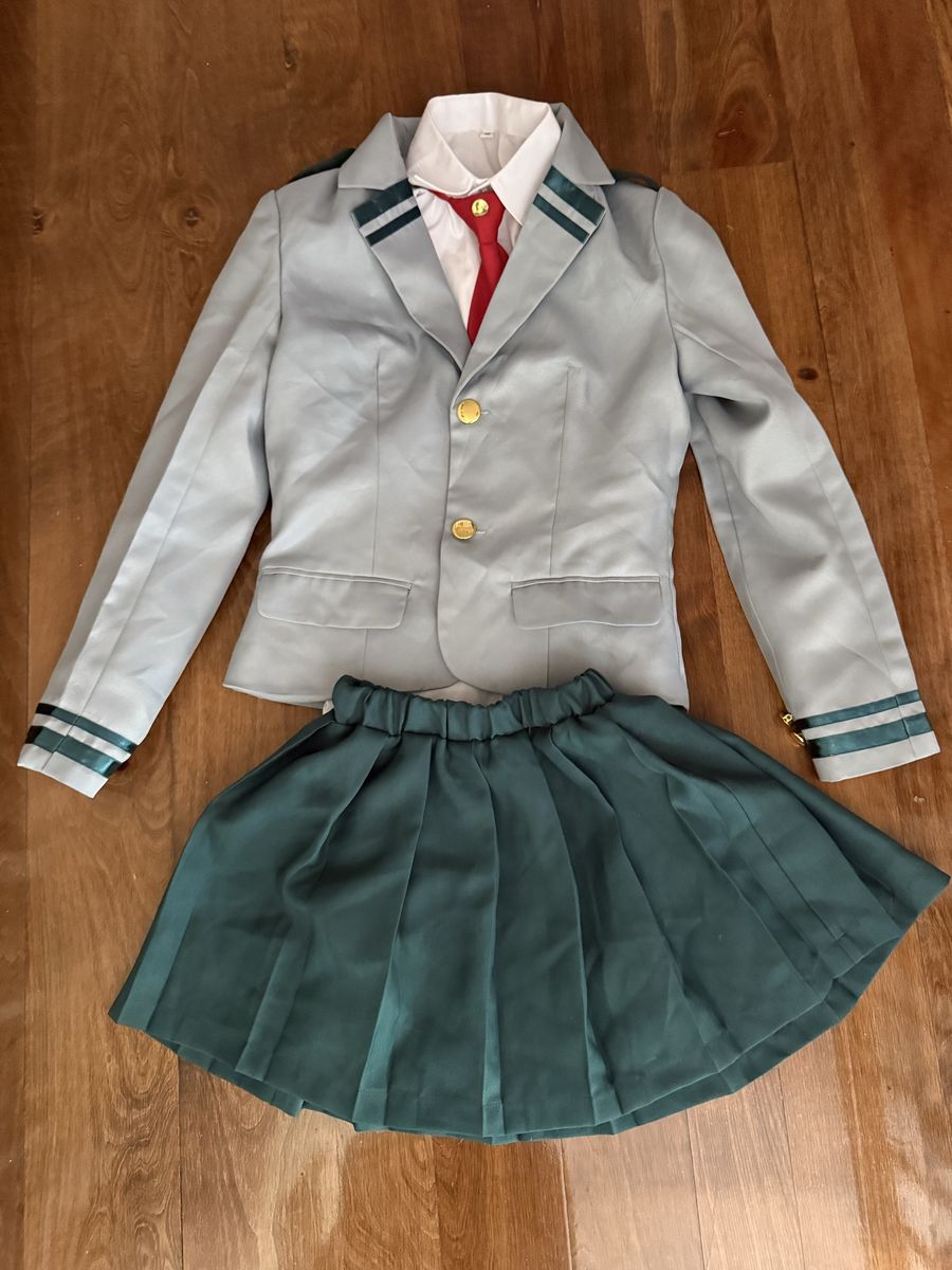 Cosplay my hero academia size XS runs  small