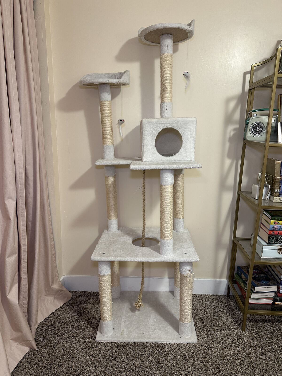 Large Cat Tree – Great Condition