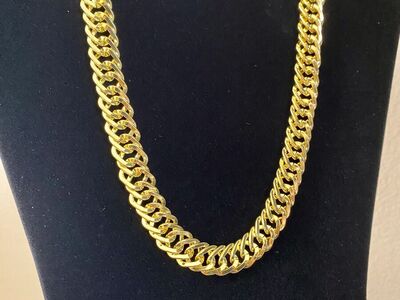 NEW - Gorgeous Gold Link Collar Length Necklace - This Beautiful Piece Really Catches The Light - C PIX