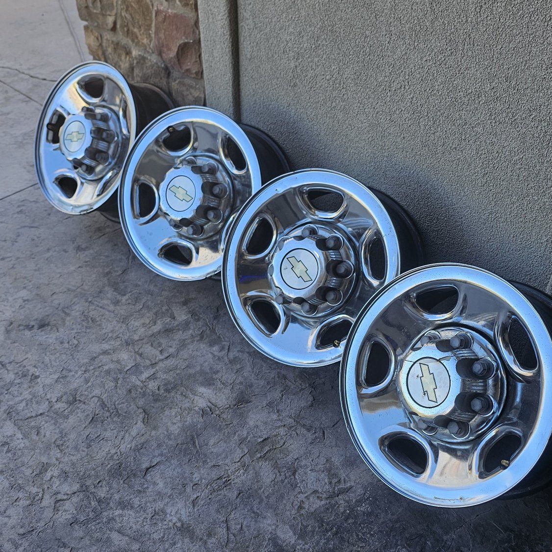 Chevy 8 lug HD Wheels w/ centers