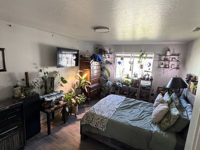 2 Bed 1 Bath Apartment for rent!