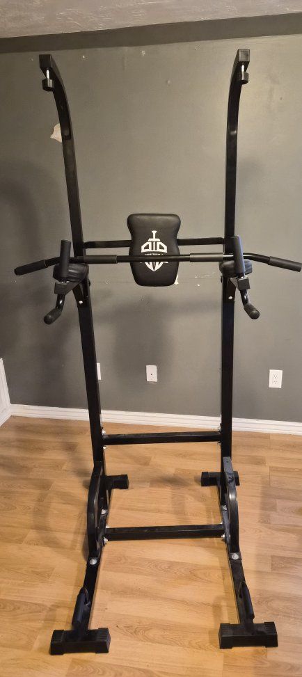 sportsroyals pull up bar and a weight lifting bench