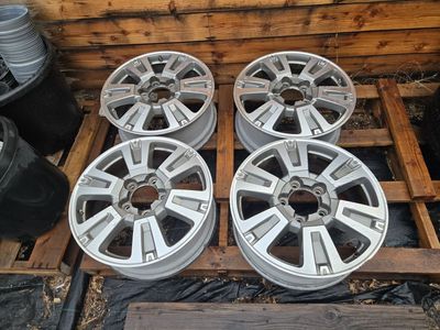 2016 Toyota Tundra OEM 20" Wheels ( 5x150 mm bolt pattern). Includes TPMS, Caps, Lug Nuts & Spare.