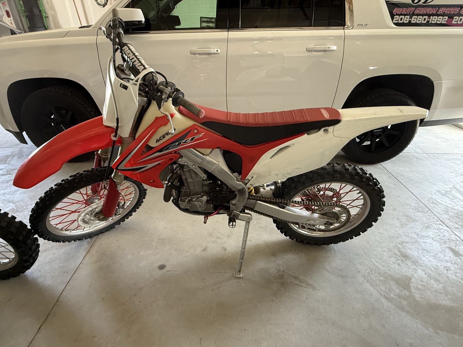 Honda CRF450 Dirt Bike - Red & White