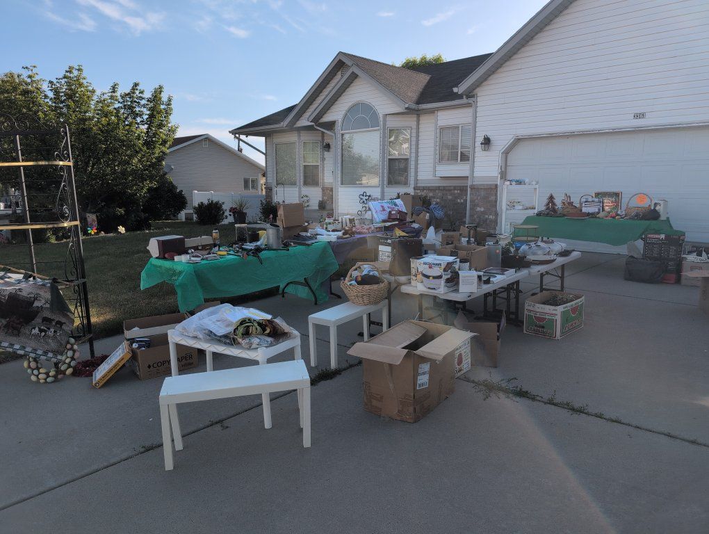 West Valley yard sale today between 9:00 and 2:00!