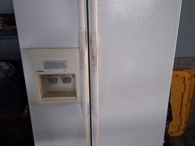 Kenmore Side-by-Side Refrigerator with Ice/Water Dispenser - White, Used