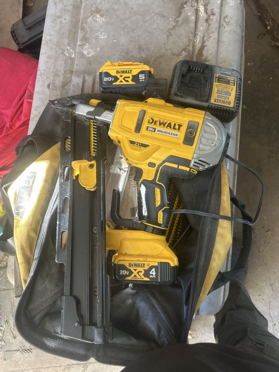 DeWalt 20V MAX Brushless Nailer Kit w/ 5Ah & 4Ah Batteries & Charger
