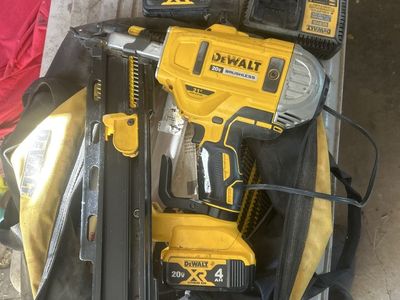 DeWalt 20V MAX Brushless Nailer Kit w/ 5Ah & 4Ah Batteries & Charger