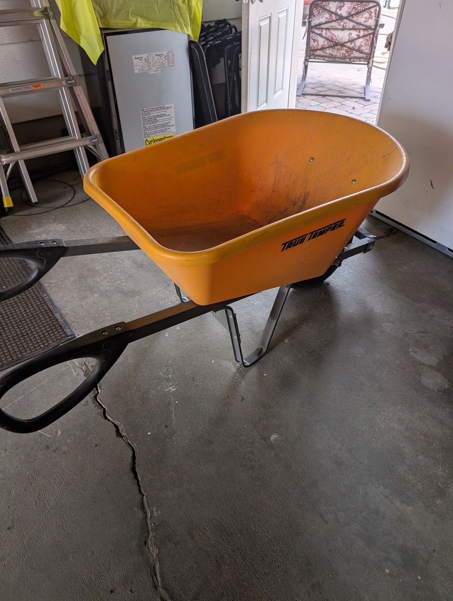 True Temper Wheelbarrow
