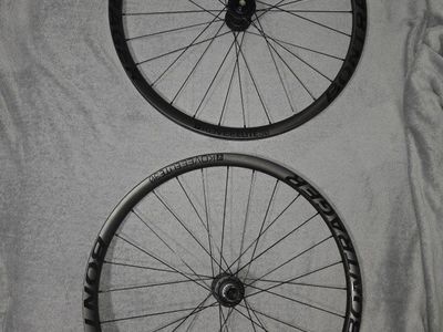 Bontrager Line Elite 29er Front and Rear Carbon Wheels