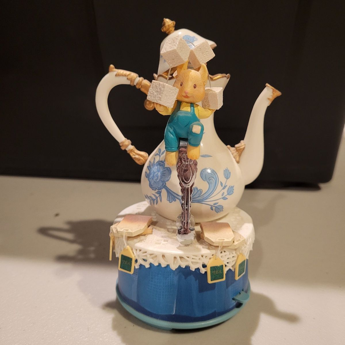 Enesco Tea For Two Mini Action Musical