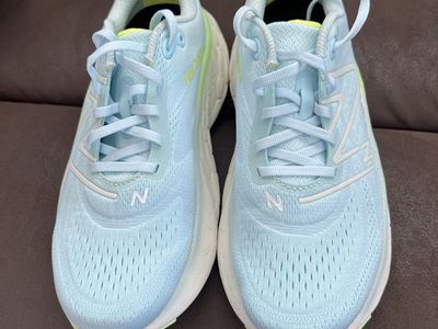 Tenis shoes for women’s size 8 1/2 new balance new