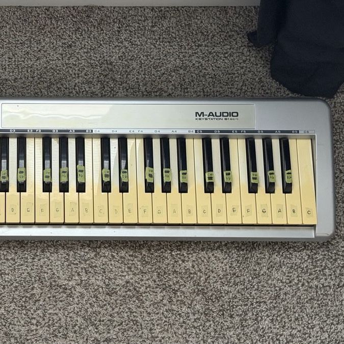 M-Audio Keystation 61es MIDI Controller Keyboard - 61-Key USB-Powered