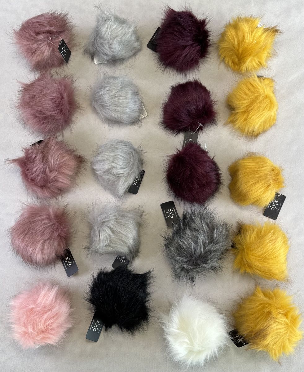 20 Large Faux Fur Pom Poms – K+C / Buttercream – New Craft Lot