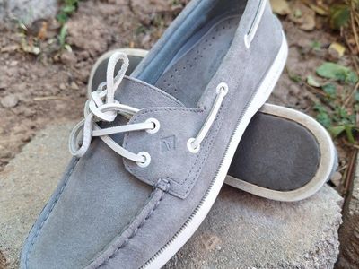Fabulous Womens Sperry 2 eyed boat shoes sz 7.5
