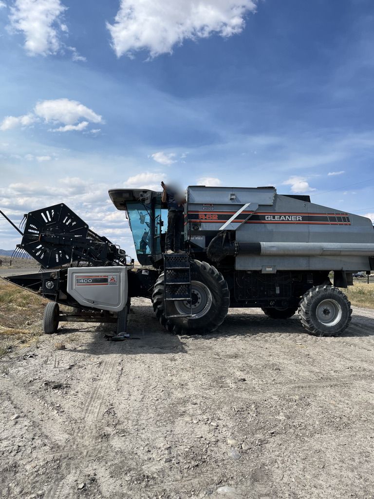 gleaner combine R-62