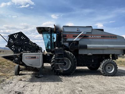 gleaner combine R-62