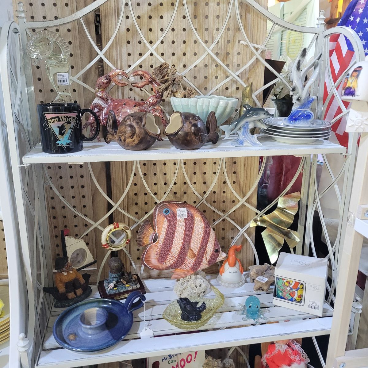 Beachy Coastal & Nautical Vtg. Decor