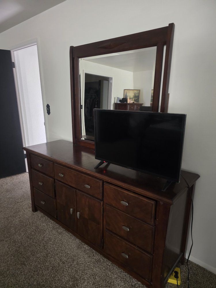 used, wood, kind size bedroom set