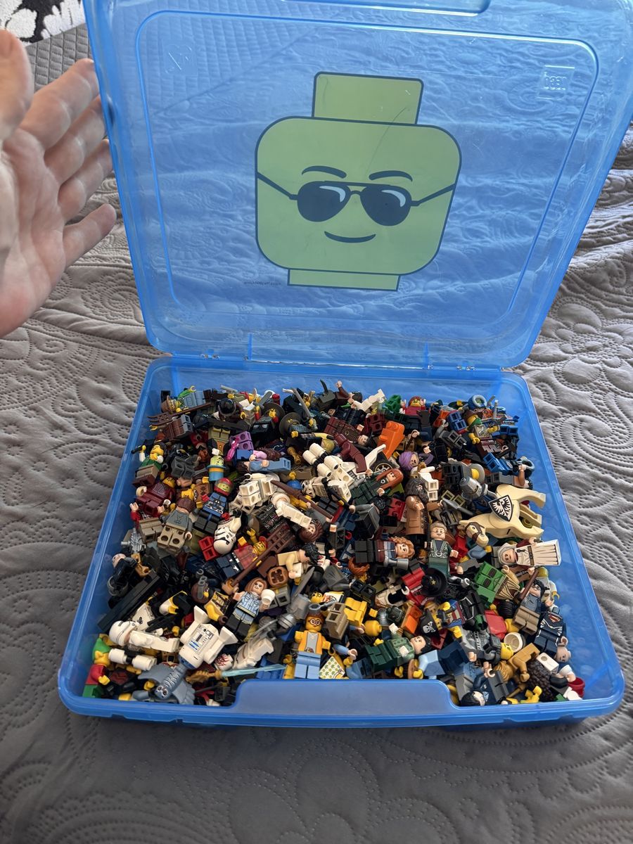 Lego Mini Figures - Box of Star Wars, Harry Potter, lots and lots of them!