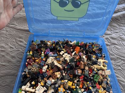 Lego Mini Figures - Box of Star Wars, Harry Potter, lots and lots of them!