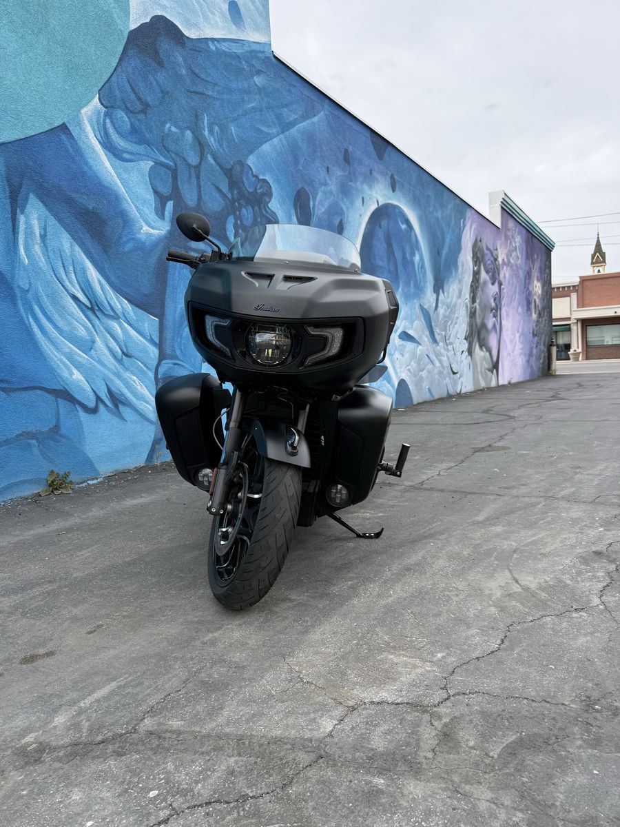 Indian Pursuit Dark Horse 2023