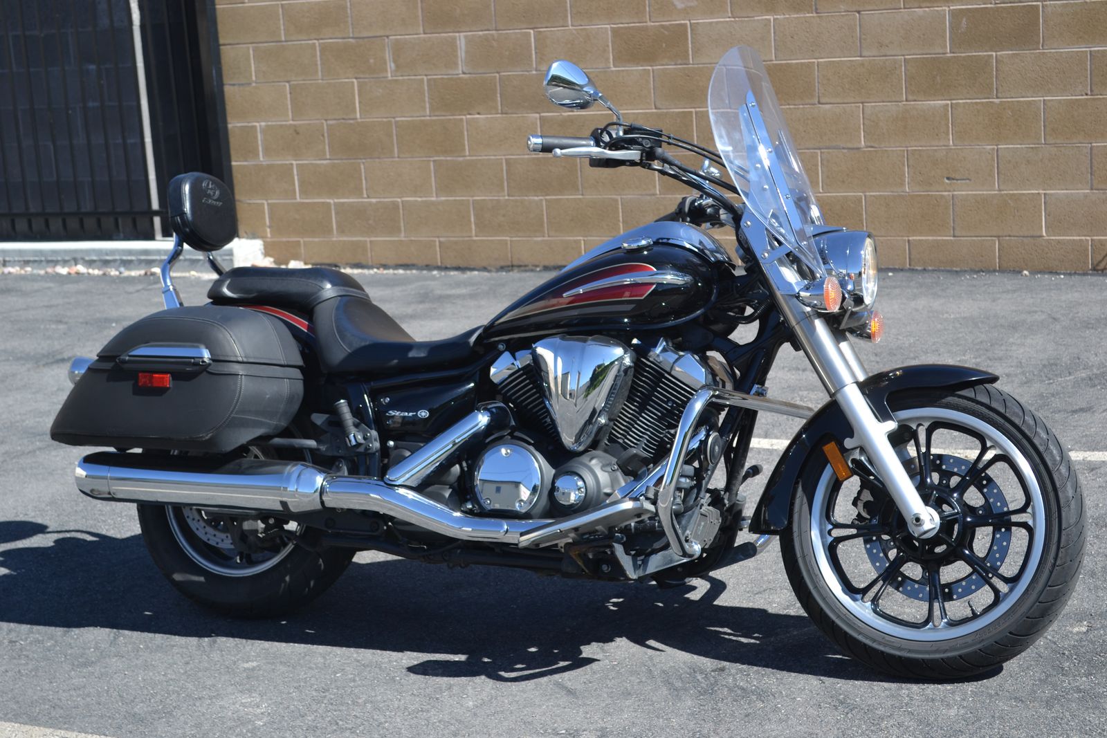 2014 Yamaha Vstar 950 Tour - GREAT GAS MILAGE!