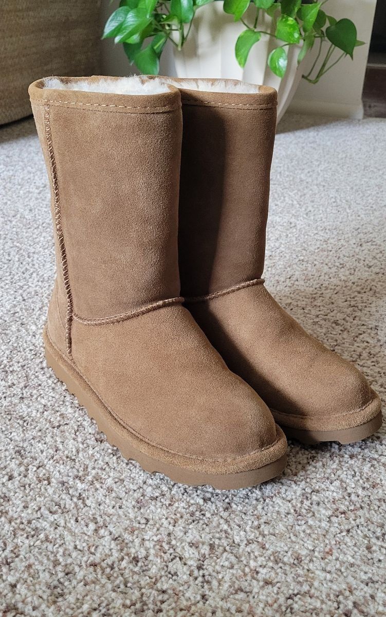 BEARPAW Elle Short Suede Boots (Size 7)