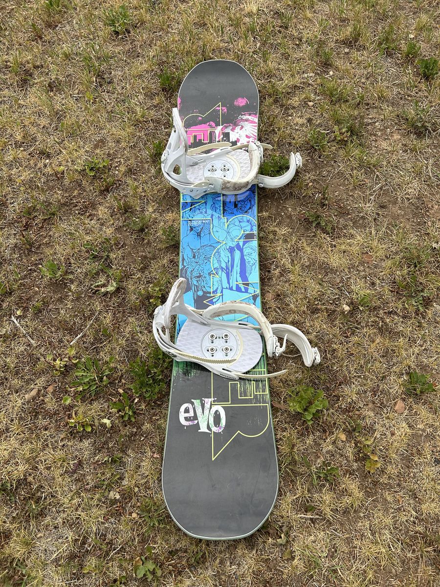 Never Summer Snowboard 157 w Bindings