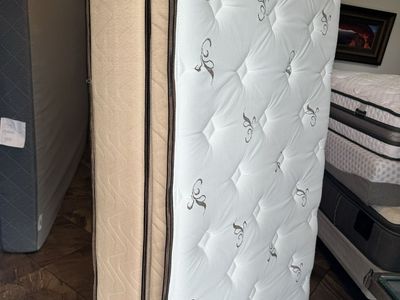 Mattress DealZ Clarkson Pillow Top Mattress like new $80 twin