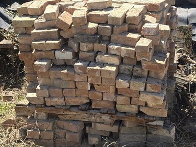 Vintage Brick BLOWOUT!!!Approx 750 count 30 CENTS EACH!!
