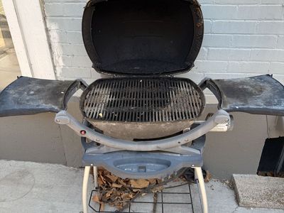 Weber Q2200 Portable Liquid Propane Grill on Cart - Used, Good Condition
