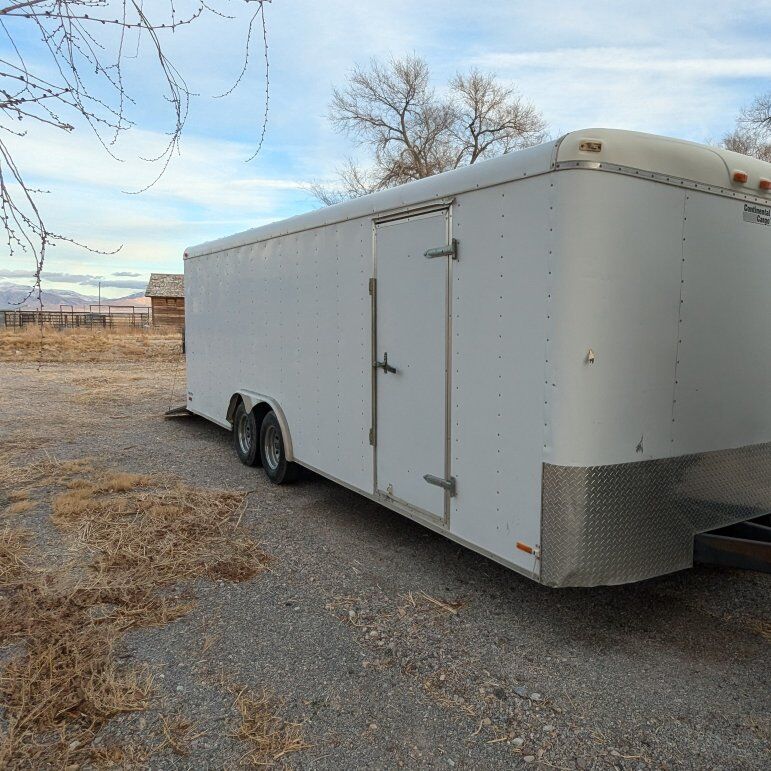 Enclosed trailer