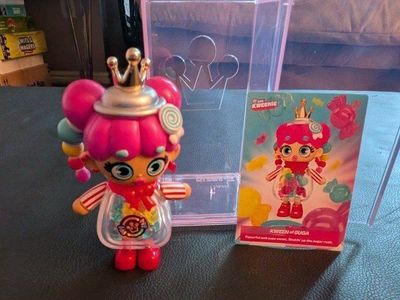 Shopkins Shoppies KWEEN OF SUGA Shoppet Mini Doll Figure with Case & Card