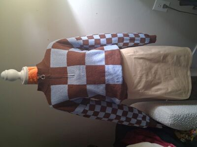 Almost Famous checkered sweater sz lg