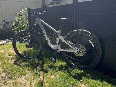 Marin Rift Zone full-suspension trail bike
