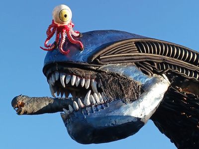 Custom Handmade Alien Xenomorph Prop & Yard Display Set