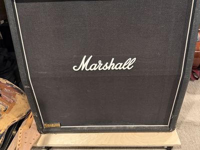 Marshall JCM 900 Lead 1960 A 4 x 12 slant guitar cab