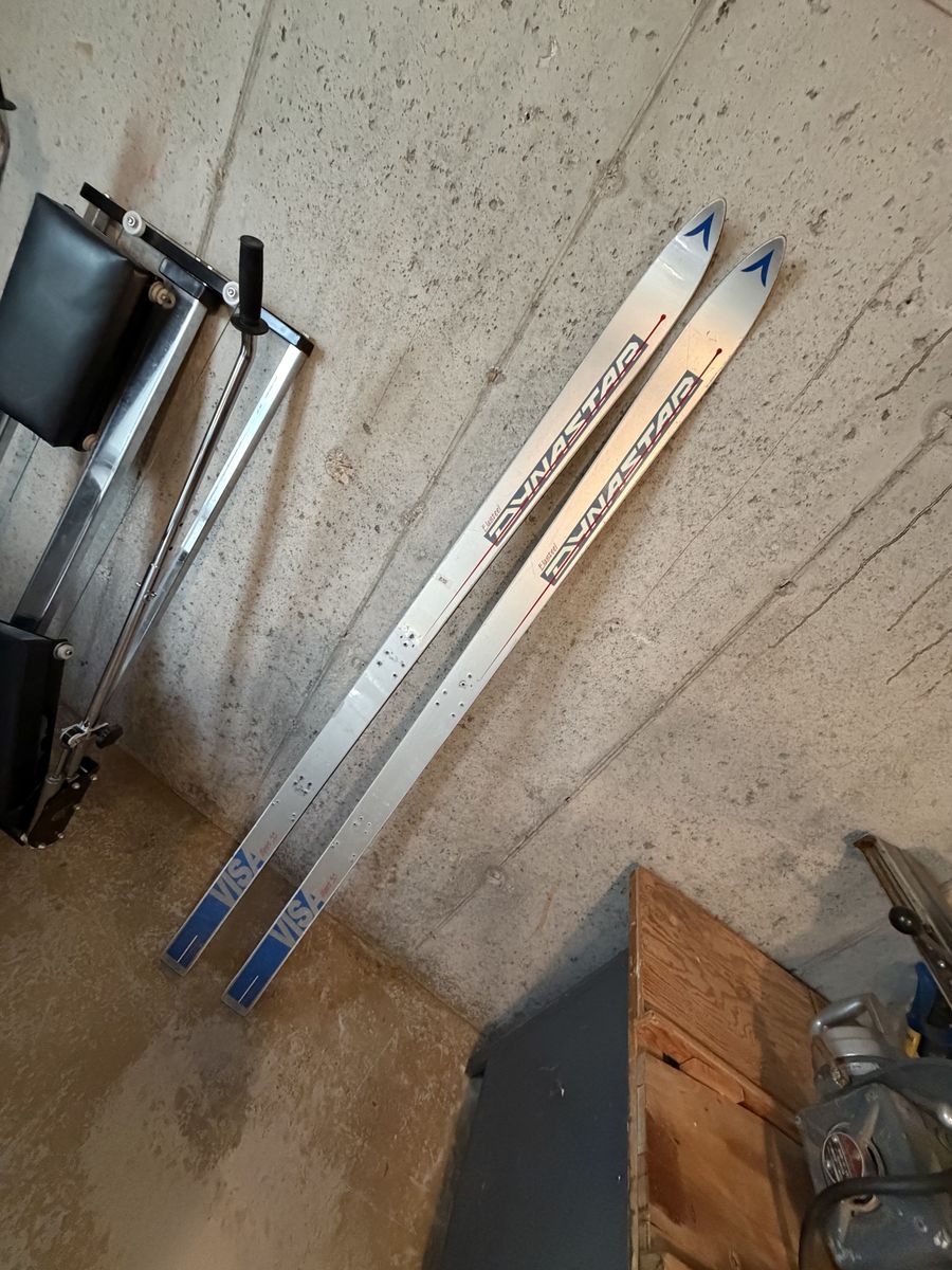 Vintage Dynastar Visa Sport 55 180cm Skis – Retro French Ski Cabin Décor $50 cash/venmo in Provo