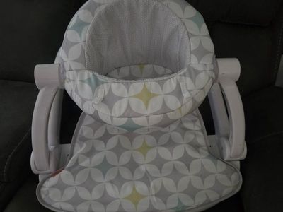 Fisher-Price Sit-Me-Up Floor Seat - Geometric Pattern