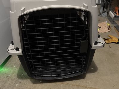 28" Medium Top Paw Plastic Dog Kennel