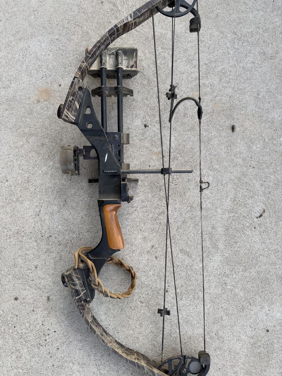 Mathews Mission X3 compound bow 28.5 draw 70lb.