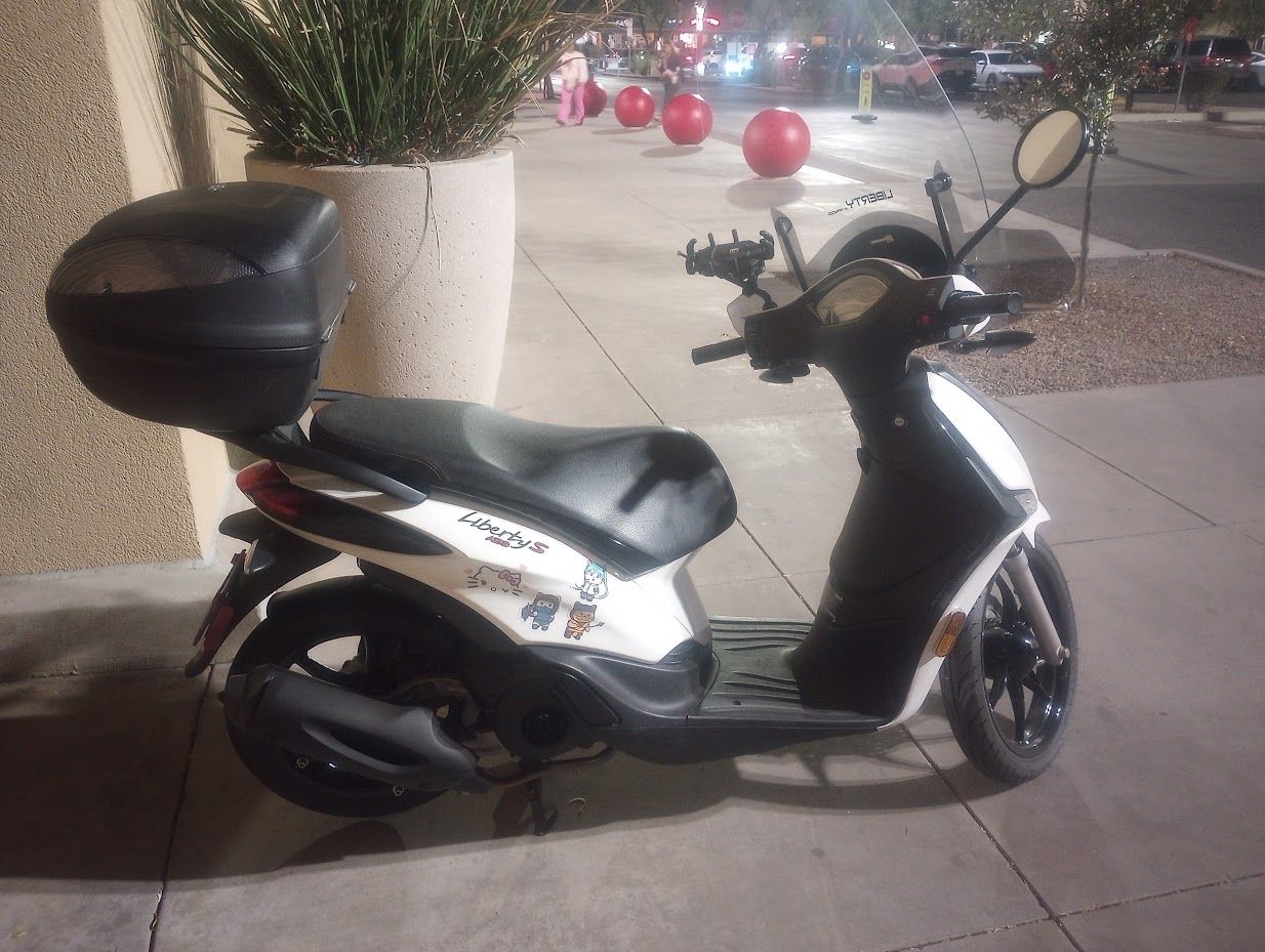 2024 Piaggio liberty 150 S complete with accessories and USB!
